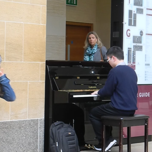 和大奶女人做爱
